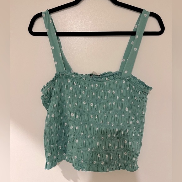 American Eagle Cropped Smocked Tank Top - Picture 2 of 3